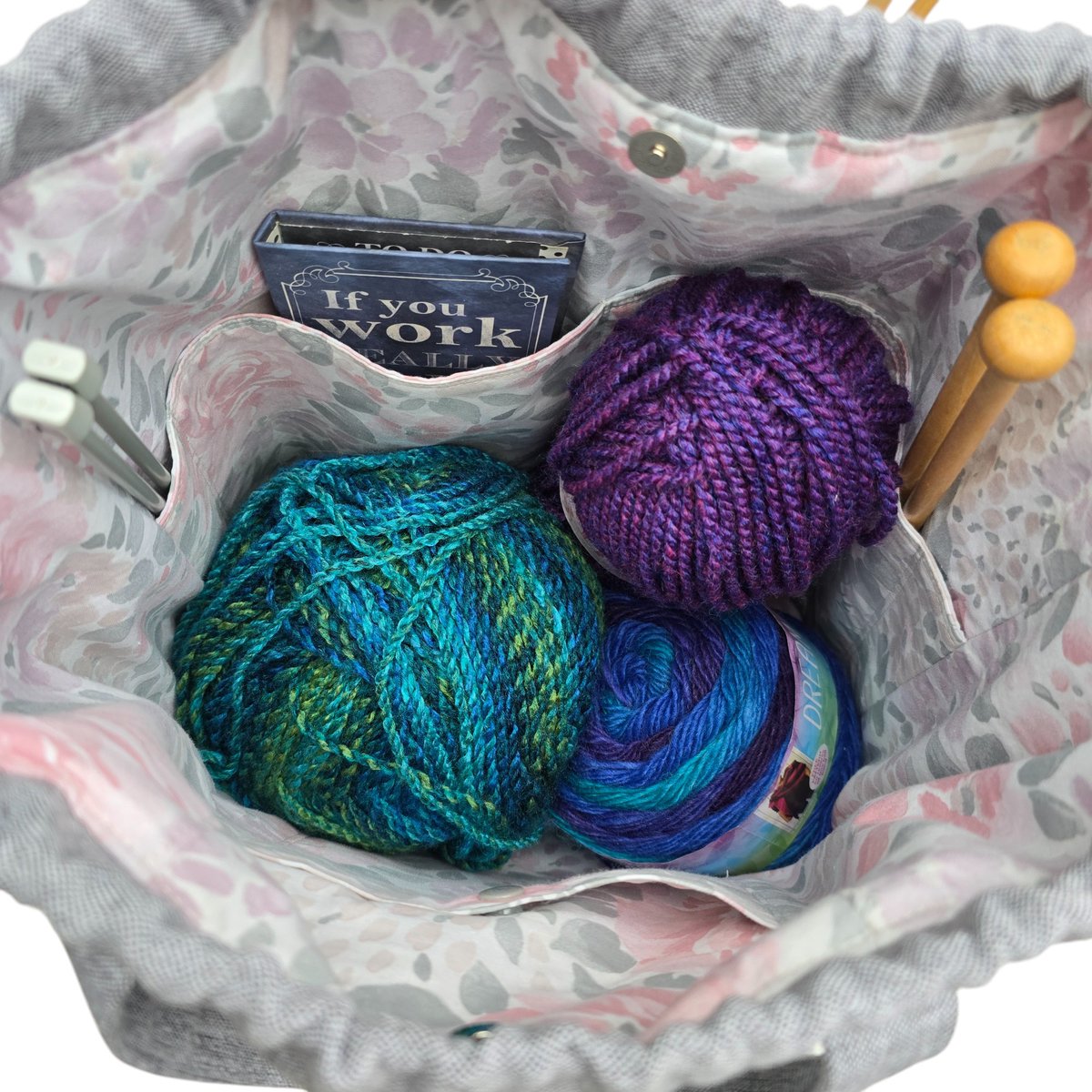 Calling all knitters! This large project bag is perfect for your current work in progress with loads of room inside and a drawstring top to keep everything secure. It has tote handles and a crossbody strap too. Check it out in my shop🧶👇
kittykenthandmade.etsy.com
#EarlyBiz #MHHSBD