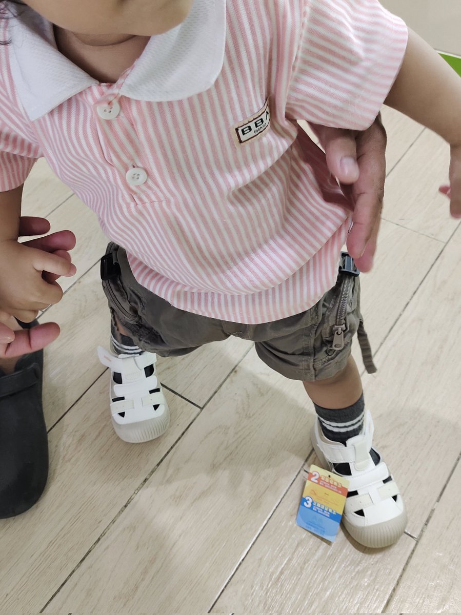 acaylariza's tweet photo. Buying new shoes for my baby again and again! 👀
Pinacheck ko na din ang paa ng daddy niya if normal ba, kasi yung paa ko, normal ang result. https://t.co/n9wS8YxqmZ