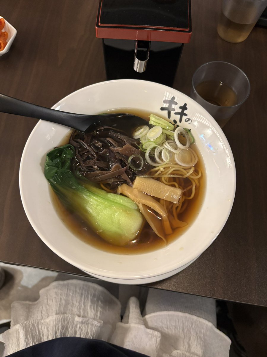 성수 키키노히호 🍜
존맛비건라멘집 발견 ….. 깔끔하고 맛있드아
비건라멘이라 먹어야되는 게 아니라 그냥 맛있으니까 먹어야함..
느끼한거 안 당길 땐 특히!!
#나의비거니즘일기