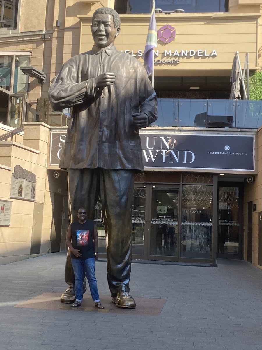 Honestly, it’s a crime to hit Jozi and skip Nelson Mandela Square. Had to stop by and soak in the vibes. 📸💯 #MandelaVibes #JoburgEssentials #