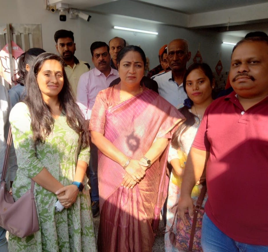 Kumar4636's tweet photo. @gupta_rekha 💐
आज आदरणीय मुख्यमंत्री श्री रेखा गुप्ता जी से #NSQF #Vocational #Trainers की मुलाकात हुई

हमें पूरा भरोसा है कि उनके नेतृत्व में हमें 10 सालों के #शोषण से आज़ादी मिलेगी
और
दिल्ली के सरकारी स्कूलों में बेहतर #SkillEducation लागू होगी.

@CMODelhi @ashishsood_bjp @RamvirBidhuri https://t.co/ZW1xohR6eI