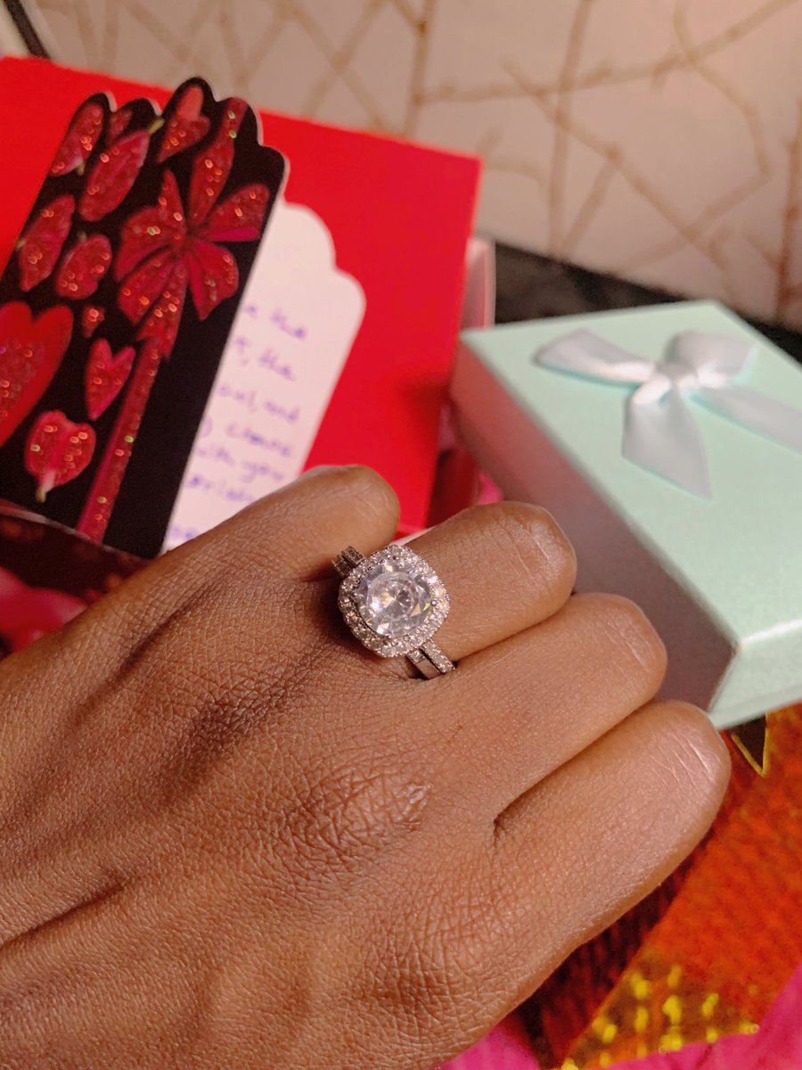 bolabakess's tweet photo. Cheers to me! Living my best life,one year at a time. Happy birthday Mobola🎊💍🌹 https://t.co/QjaPzS3h7q