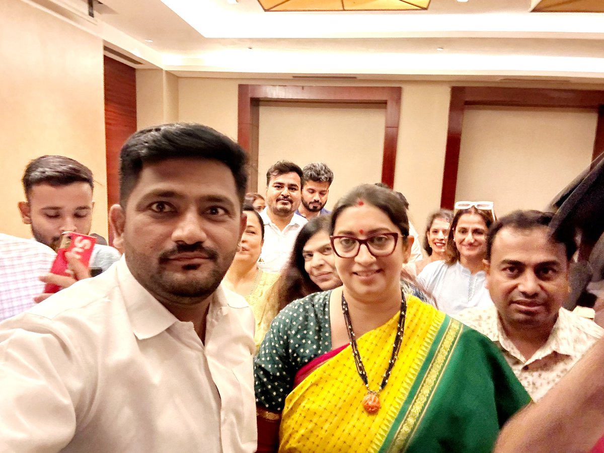 Sagarras24's tweet photo. Wishing a very Happy Birthday to our guiding light @smritiirani ji
Your journey is an inspiration where compassion meets courage &amp; simplicity meets exceptional leadership
May Mahadev’s blessings always light your path, filling your life with happiness, health, and endless success https://t.co/A8UVQZ4hxI