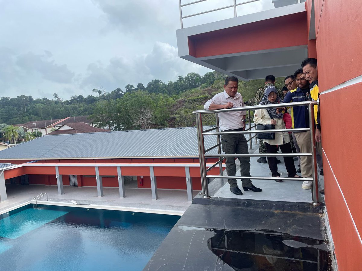 23 Mac 25 - Lawatan Kerja YBhg. Dato' Timb. KPKR (Sektor Bangunan) ke tapak Projek Kolam Menyelam Tempur Kem 21 GGK di Mersing, Johor bagi memantau kerja-kerja pembaikan dan isu-isu yang berbangkit di tapak.

#iAmJKR