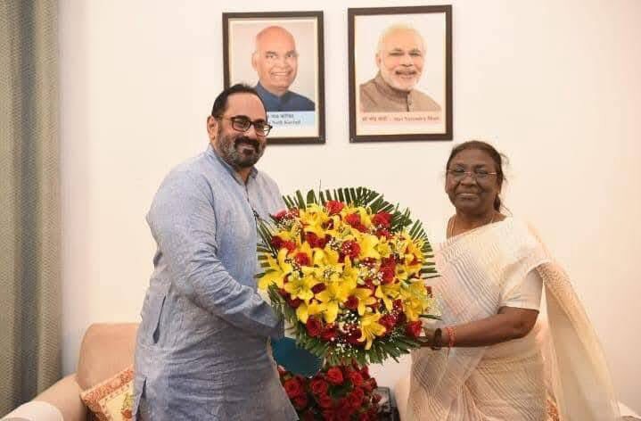 Rajeev jii completed his Bachelors in Engineering at MIT Manipal - then part of
Mangalore University. He later finished his Masters in Computer Science at
Illinois Institute of Technology, He was a member of the legendary processors 80486
and Pentium...... Best person