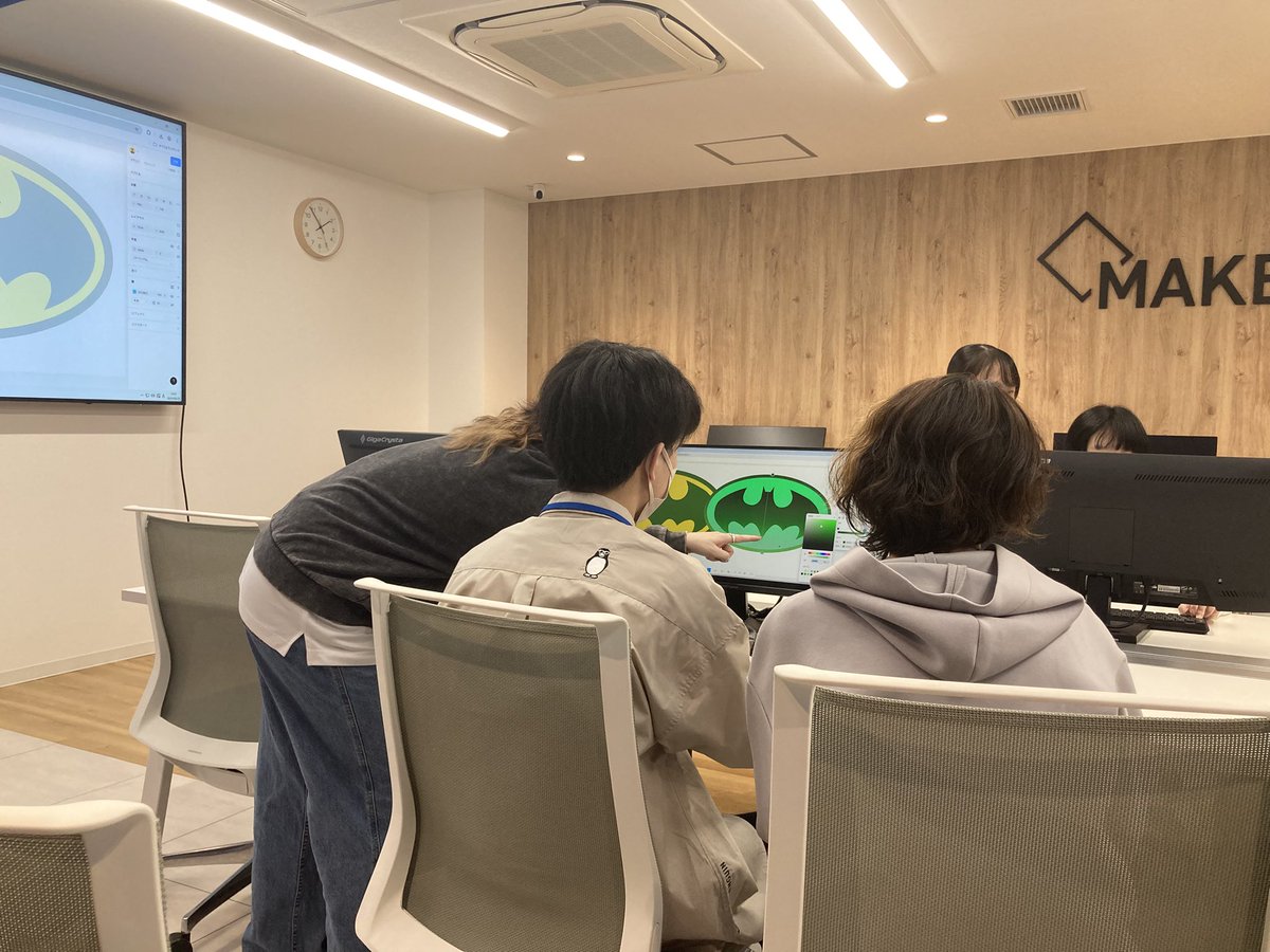 ITWEB15's tweet image. \🌸今日の#オープンキャンパス 🌸/
今日は選べるＷ体験授業！
#figma  と #CodePen を使ってロゴマーク作りとプログラミングをしました！💻
プログラミングの方は皆さん飲み込みが早く、デザインの方は色のバリエーションやグラデーションの違いがそれぞれ個性あふれていてとても良かったです☺️