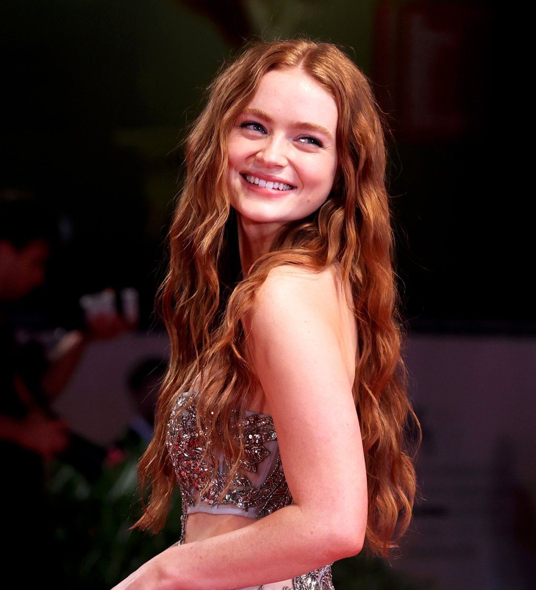 PopBase's tweet photo. Sadie Sink reveals her current two favorite songs are ‘Garden of Eden’ by Lady Gaga and ‘Sun Bleached Flies’ by Ethel Cain. https://t.co/1KxfMIWyml