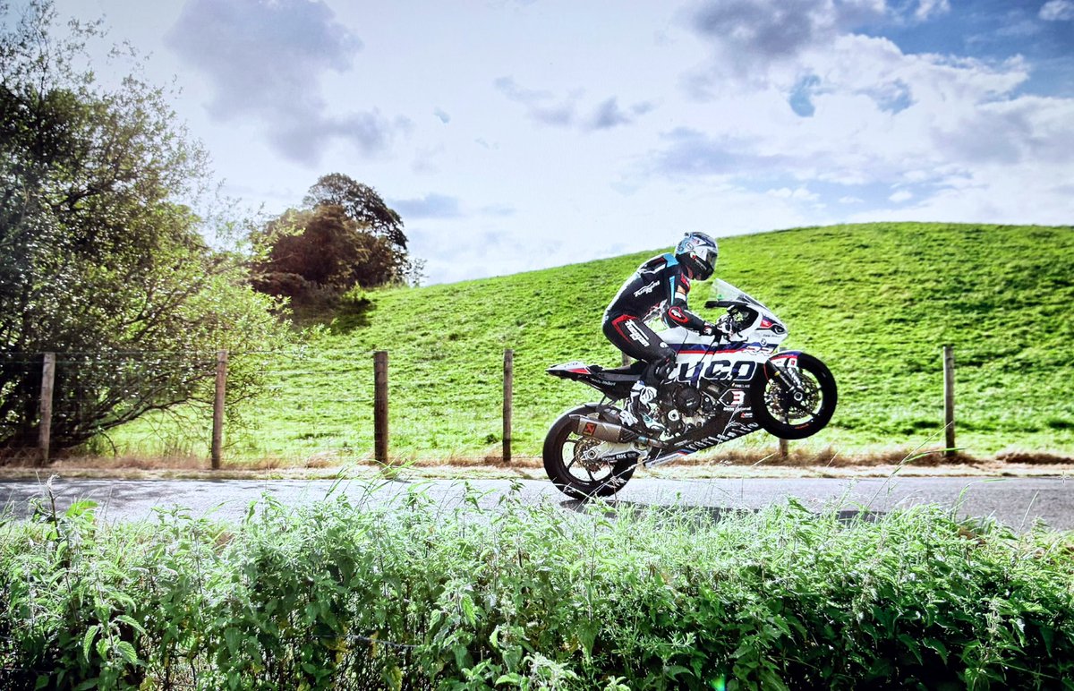 sdbikephoto's tweet photo. A wee blast down the back roads.
#Armoyroadraces https://t.co/2ECAdltyec