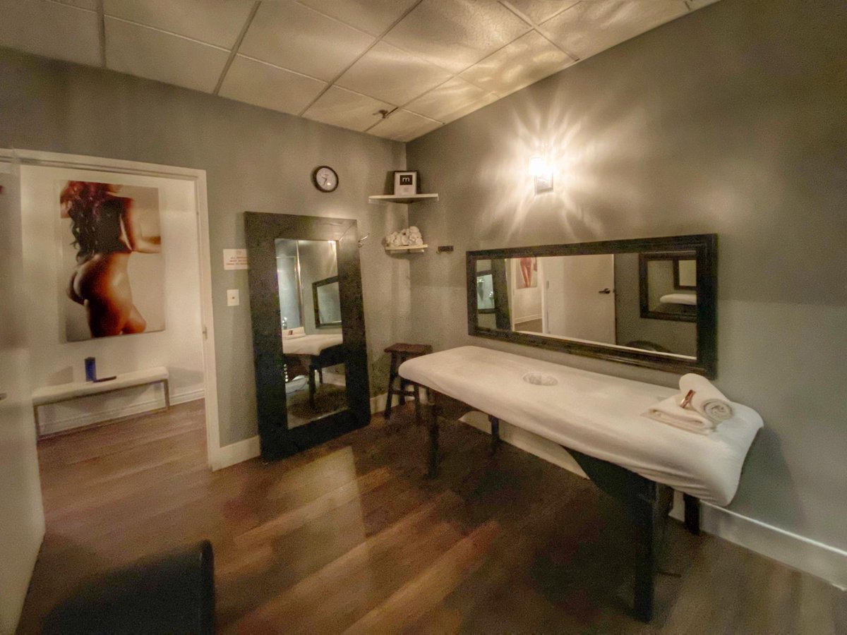 Saray'da ki erkeğim karısından gizli bana masaja gelmiş bende zevkle ona masaj yaptım sonun'da çok mutlu oldukk