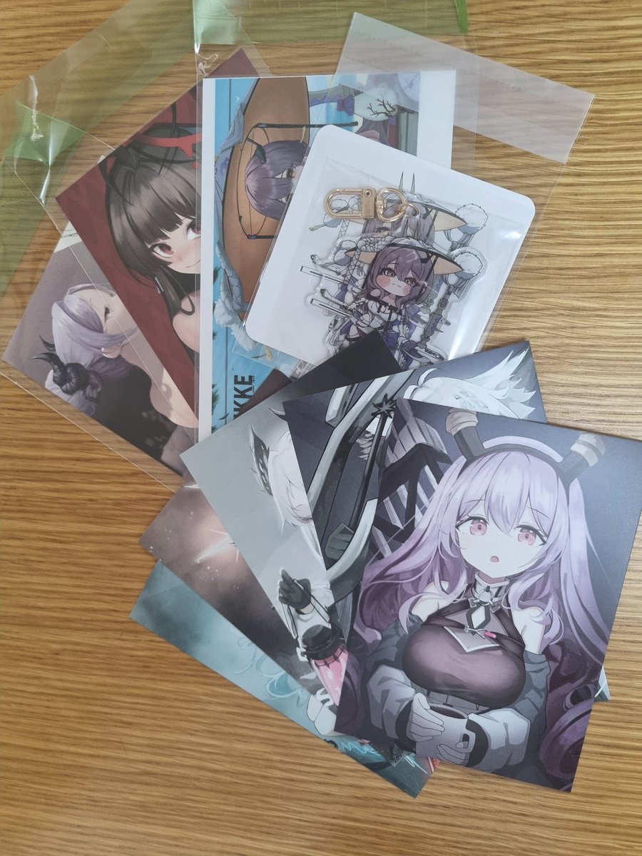 서코 다녀왔읍니다
굿즈 모두 맘에 들어요bb