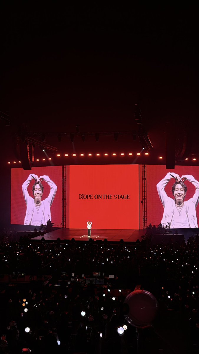 DCECOFICIAL1's tweet photo. Así se vivió J hope en el palacio de los deportes!!
Que vibra!!! ✨
#JHopeOnTheStreet #JHopeOnTheStage #JHopeTour #JHopeLive #HobiOnStage #BTSARMYMexico #JHopeFans #HobiLovers #JHopeInMexico #JackInTheBoxTour #BTSInCDMX #ARMYMexico #JHopeConcert #HobiEnMexico https://t.co/31c2mLspR6
