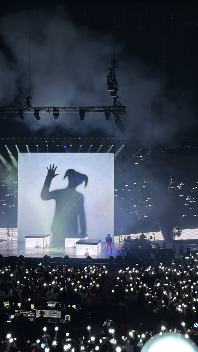 DCECOFICIAL1's tweet photo. Así se vivió J hope en el palacio de los deportes!!
Que vibra!!! ✨
#JHopeOnTheStreet #JHopeOnTheStage #JHopeTour #JHopeLive #HobiOnStage #BTSARMYMexico #JHopeFans #HobiLovers #JHopeInMexico #JackInTheBoxTour #BTSInCDMX #ARMYMexico #JHopeConcert #HobiEnMexico https://t.co/31c2mLspR6
