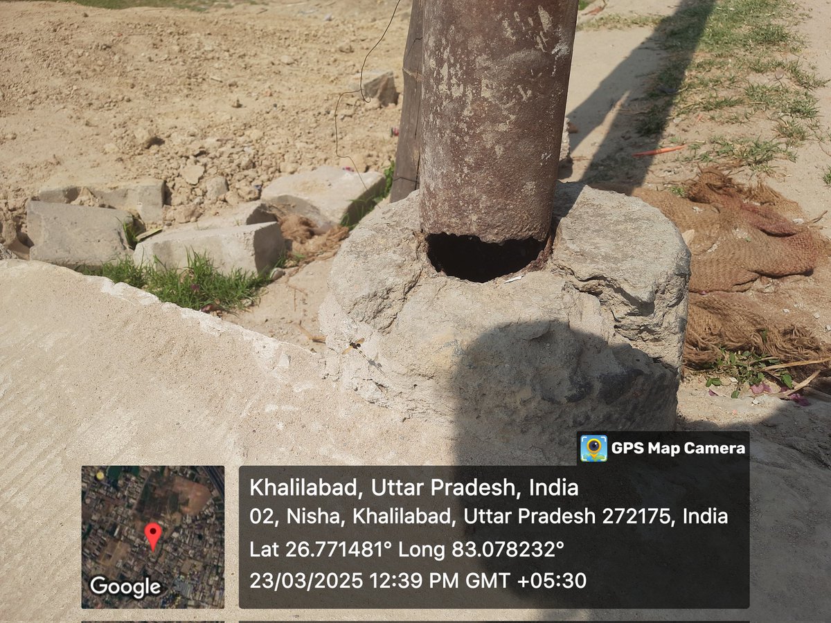 KumarSaurabhG's tweet photo. वि.वि. उपखंड, Khalilabad, संतकबीरनगर के मोहल्ला पुरानी तहसील(उत्तरी )(निकट डॉ नाज़मा आवास) विद्युत पोल गंभीर रूप से जर्जर है,  बार-बार शिकायत करने के बाद भी कोई कार्रवाई नहीं की जा रही है। जन/धन हानि से बचने के लिए आपको सूचनार्थ/कार्रवाई हेतु। @UPPCLLKO @puvvnlsknagar https://t.co/WbWC0Q2tqE
