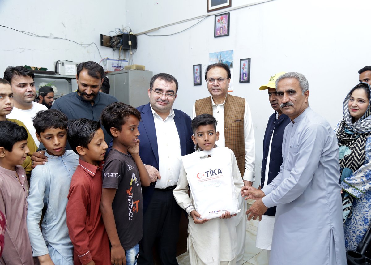 On the last day of our #Ramadan2025 activities, we hosted a heartwarming iftar dinner at the Bait-ul-Mal Lyari Shelter Home, bringing together 250 of our Pakistani brothers, sisters, &amp; the beautiful children of Lyari, sharing the joy &amp; spirit of Ramadan around the iftar table.