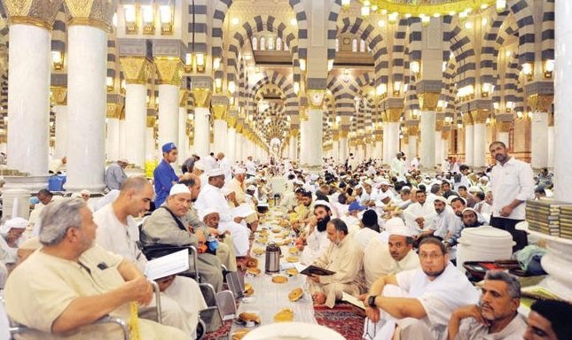 Saeed_Shinwarai's tweet image. سږ کال مسجدالنبوي کې د ۱۲۰ هېوادونو ۴ زره کسان اعتکاف ته ناست دي.