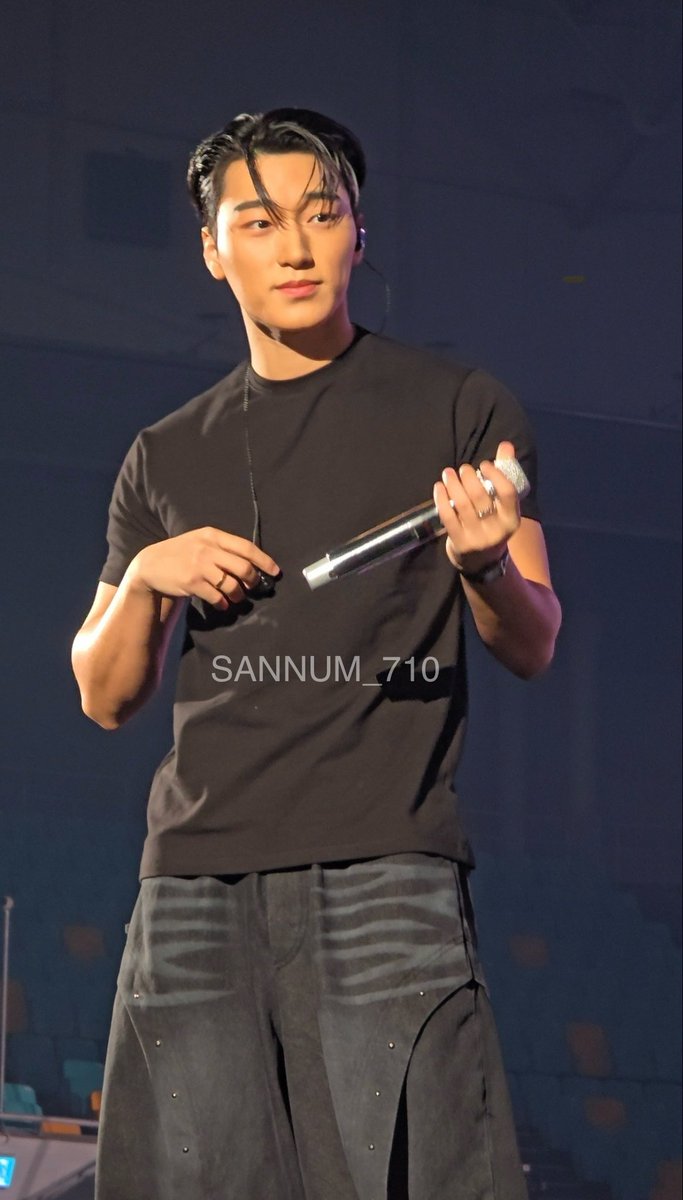 250323 사운드체크

기본티 미남 등장🫶🏻
#에이티즈 #ATEEZ #산 #최산 #SAN