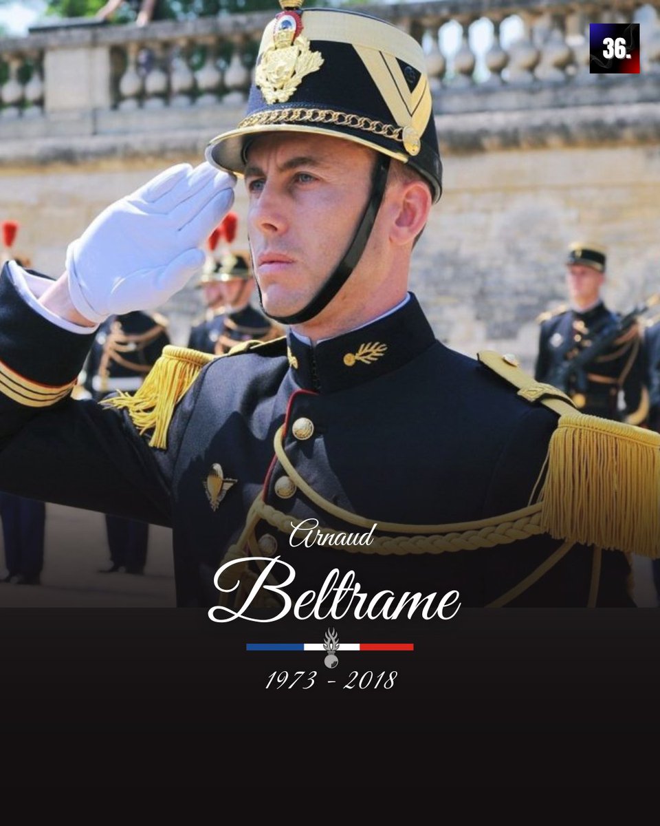 36_qdo's tweet photo. Hommage à Arnaud Beltrame, tombé en héros il y a sept ans.

Le 23 mars 2018, il « prend la place des otages au terme de négociations avec l’auteur des faits ».

Grièvement blessé par le terroriste, il décédera le lendemain.

N'oublions jamais. https://t.co/PoaP6DwC7N