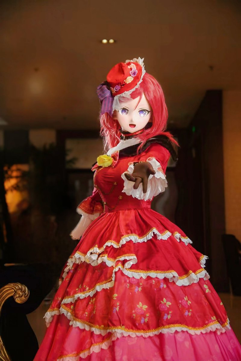 终于有机会正式拍一次这套舞会觉醒的大裙子，虽然不是变娃www
#cosplay #lovelive #着ぐるみ