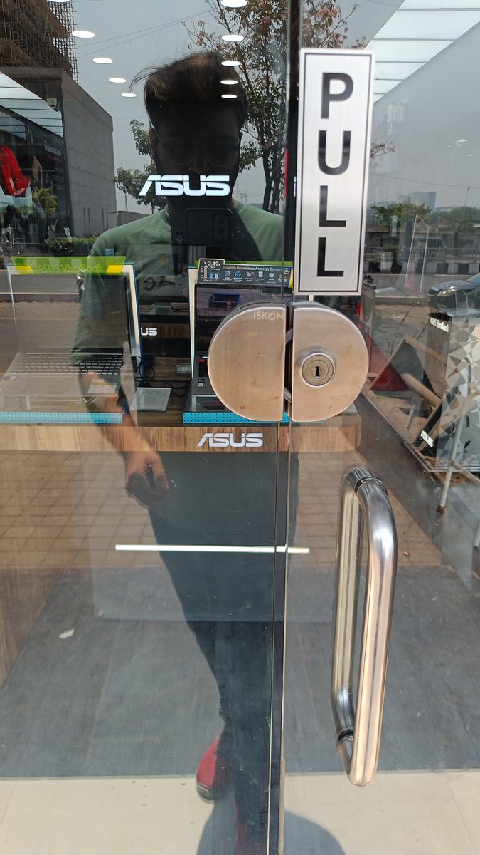 dvij_m's tweet photo. Day 2. Visited @ASUSIndia Exclusive Store to check out products. Still there's no sales representative available. Complained the same thing yesterday and shared personal details with the team but still no response. 
If you're not interested in selling products then close the shop https://t.co/39TmdPeWys