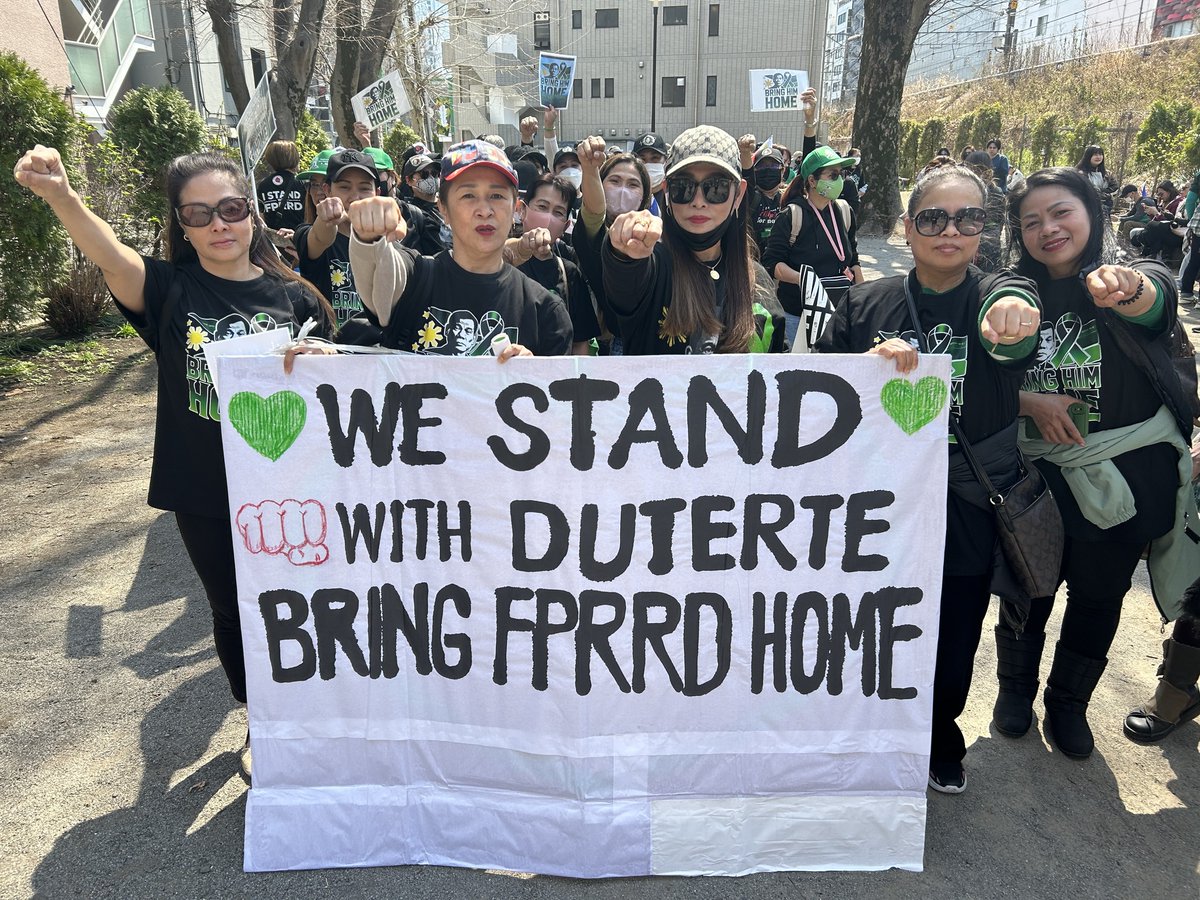 smninews's tweet photo. TINGNAN | Dagsa ang mga Overseas Filipino Workers na nakiisa ngayong araw, Marso 23, sa panawagang “I AM NOT A FILIPINO FOR NOTHING, I STAND WITH PRRD” marching rally sa Shibuya, Japan bilang pagpapakita ng kanilang simpatiya at suporta kay dating Pangulong Rodrigo Duterte. https://t.co/YToQjaOL8w