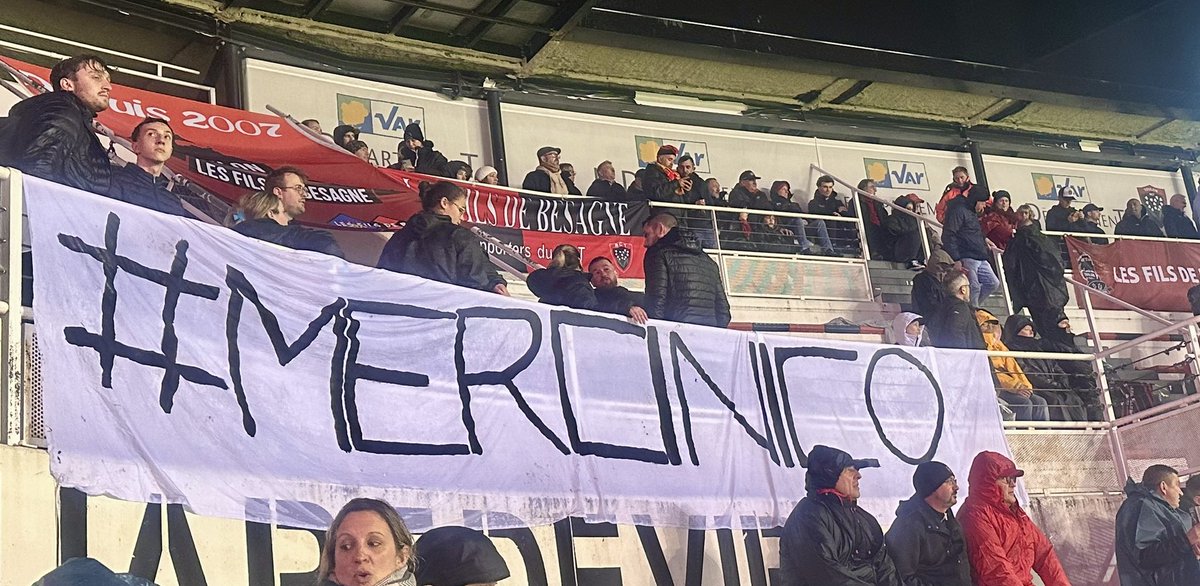 LeSchpountz83's tweet photo. Bravo et merci aux @FilsdeBesagne pour leur réactivité afin de rendre hommage à #MerciNico 🙏🕯️ https://t.co/EidiekqVxK