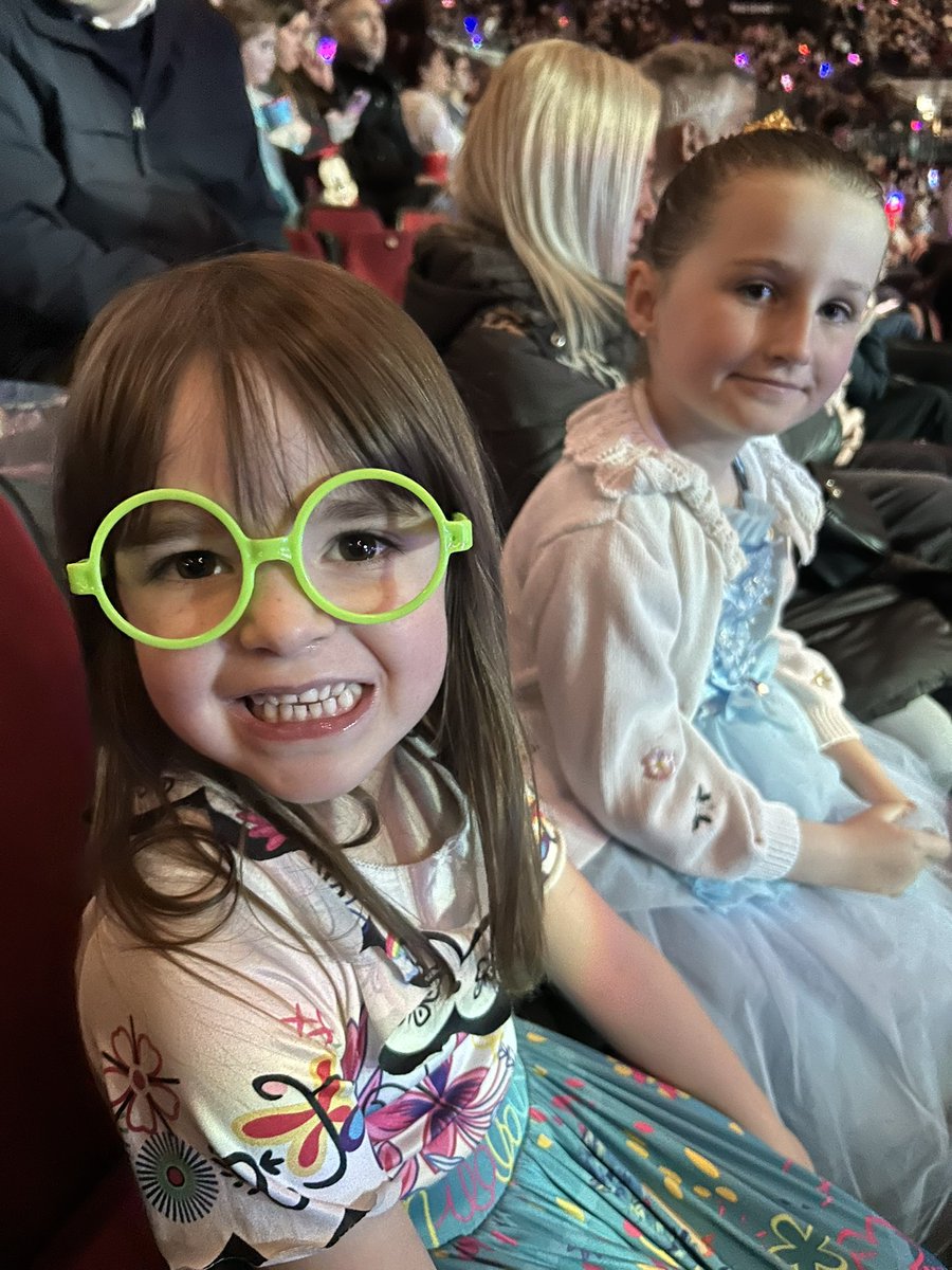 Laura Mitchell tweet media