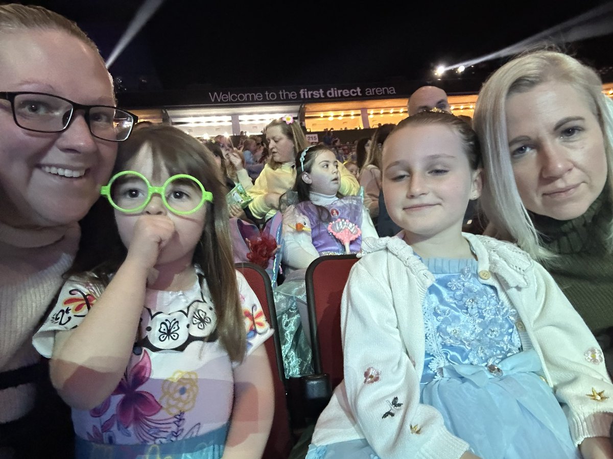 Laura Mitchell tweet media