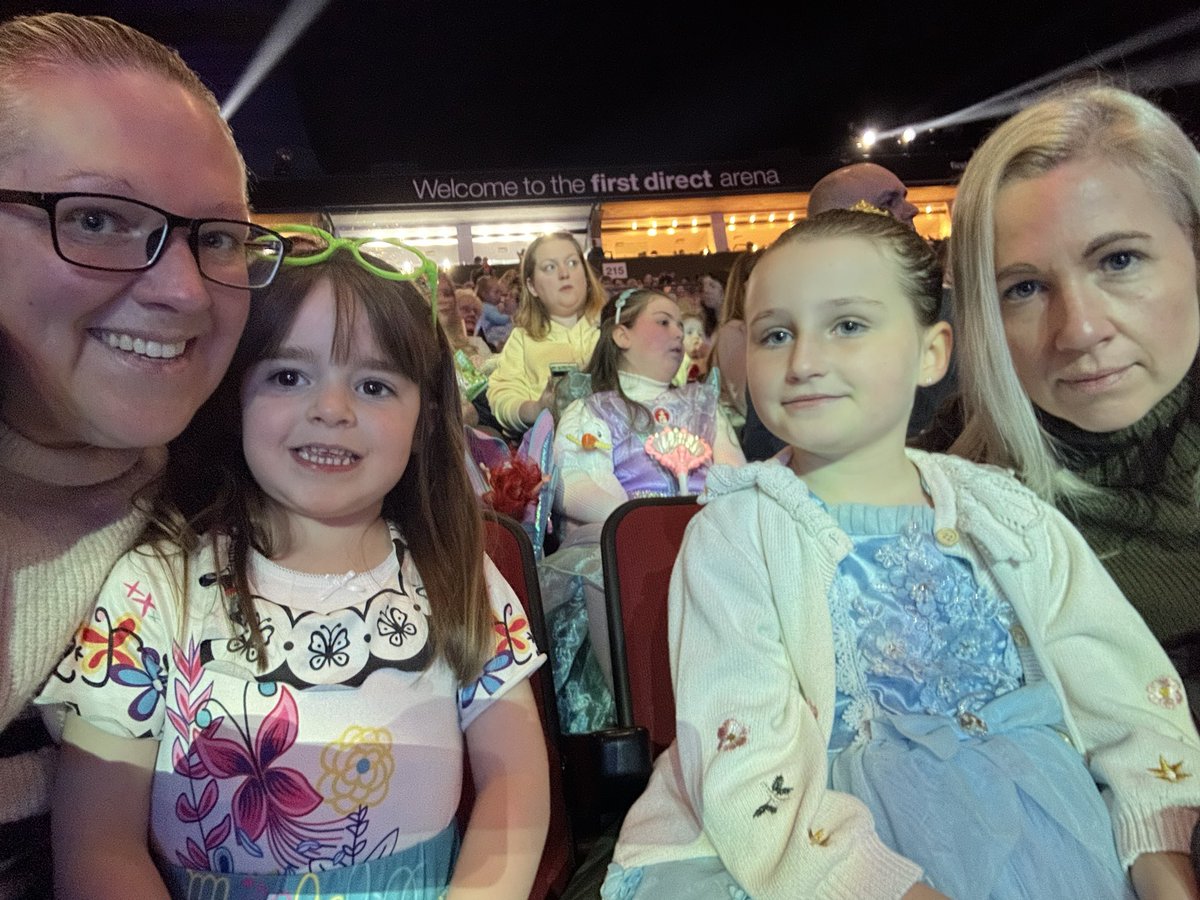 Laura Mitchell tweet media