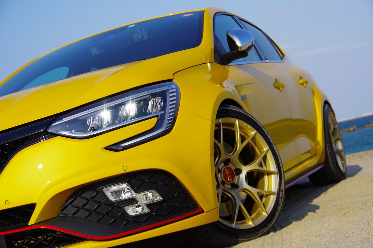 photo_ac_231022's tweet photo. newホイール装着!!
チョイスしたホイールはBBS RE-V7のゴールドにしました!

嬉しくて阿字ヶ浦の海岸まで写真撮りに行ってきました（笑）

#renault  #meganerstrophy #ホイール交換 
#BBS #rev7 #阿字ヶ浦海岸 https://t.co/z74pOm6NEm
