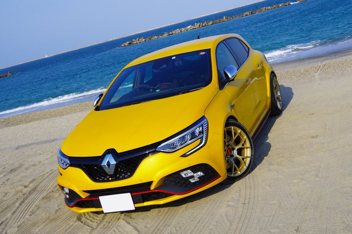 photo_ac_231022's tweet photo. newホイール装着!!
チョイスしたホイールはBBS RE-V7のゴールドにしました!

嬉しくて阿字ヶ浦の海岸まで写真撮りに行ってきました（笑）

#renault  #meganerstrophy #ホイール交換 
#BBS #rev7 #阿字ヶ浦海岸 https://t.co/z74pOm6NEm