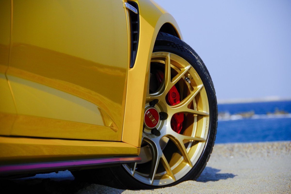 photo_ac_231022's tweet photo. newホイール装着!!
チョイスしたホイールはBBS RE-V7のゴールドにしました!

嬉しくて阿字ヶ浦の海岸まで写真撮りに行ってきました（笑）

#renault  #meganerstrophy #ホイール交換 
#BBS #rev7 #阿字ヶ浦海岸 https://t.co/z74pOm6NEm