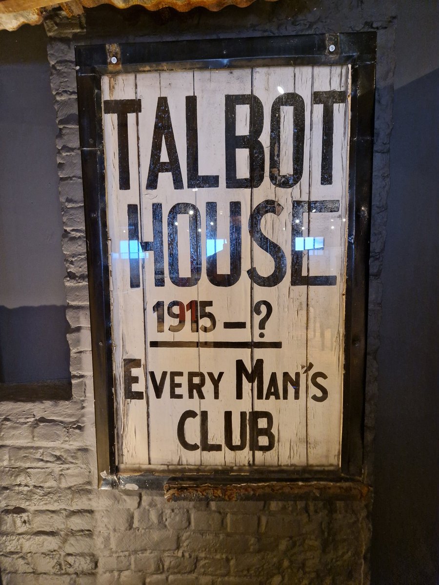 Final day for <a href="/HardenhuishSch/">Hardenhuish School</a> One family cemetery visited this morning and then Langemark before the wonder that is Talbot House. A fabulous tour with impeccable students #battlefields #history #fww