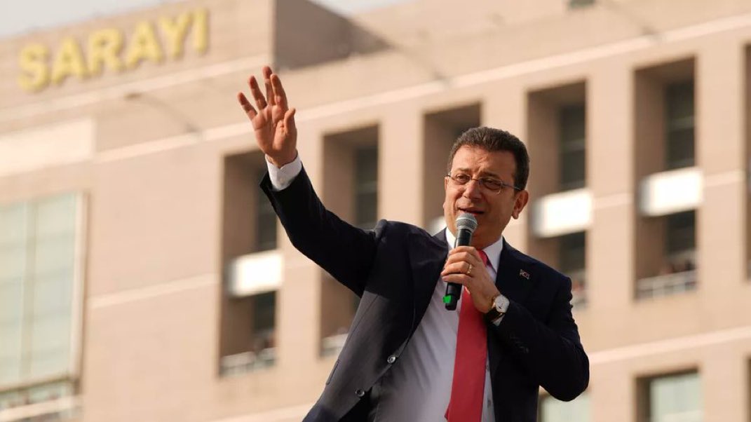 Celalciftcitr's tweet photo. #SonDakika | Ekrem İmamoğlu'nun yolsuzluk soruşturmasından tutuklandığı, terör soruşturmasından ise serbest bırakıldığı resmen açıklandı.
#SONDAKİKA #sarachanedeyiz #tutuksuz #tutuklanma #Tutuklanacak #masur #TehlikeGeliyor #RTÜK #Savcı #OHAL #TaksimMeydanı https://t.co/Ji73WCualA