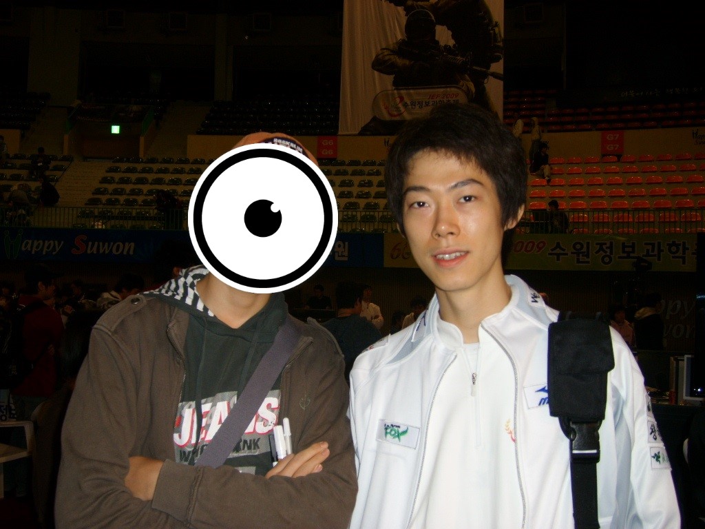 JustGamingKR's tweet photo. @BookofCSYouTube IEF 2009 SUWON
players; included 'SlayerS_BoxeR', 'Moon' and 'Light
mouse with autograph of 'Moon'
(3/5) https://t.co/CJd8hDyMbg