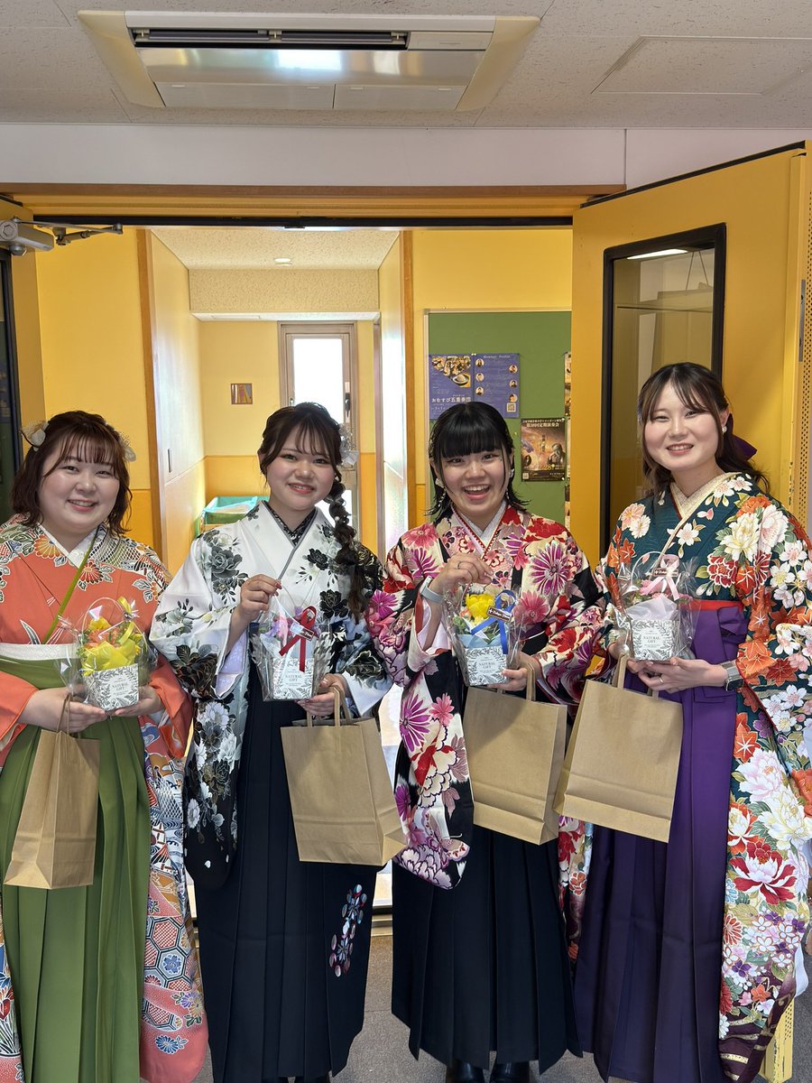 3/18は卒業式でした！
ダブルリード研究会からは4名が卒業されました。
とても素敵な袴姿でした🥹
これからのご活躍をお祈りしています。
ご卒業おめでとうございました！㊗️🎊

#洗足学園音楽大学
#音大生
＃オーボエ
＃ファゴット
＃ダブルリード
＃ダブルリード研究会
#ダブ研