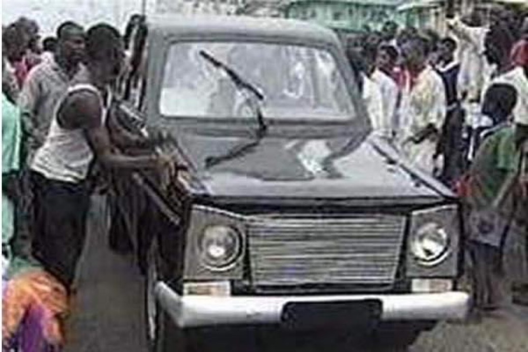 NigeriaStories's tweet photo. The Story Of The First Made In Nigeria Car 🚘 ever!! 

How the Sani Abacha Government failed on its promise to support mass production.
 
It Was Made By Engineer Ezekiel Izuogu

Read

Retweet To Educate Someone https://t.co/jUkeuhftph