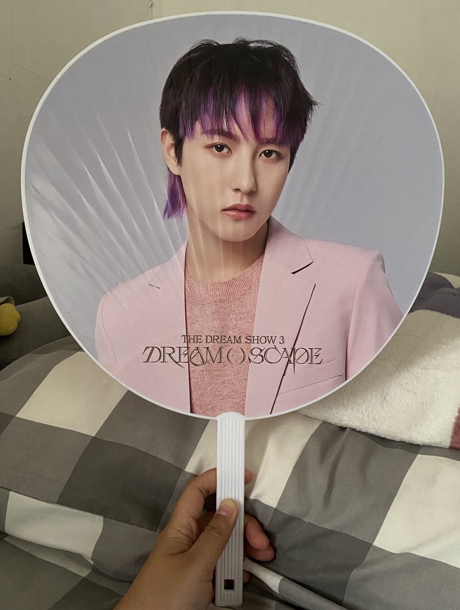 rapunjzel_'s tweet photo. 𝗚𝗜𝗩𝗘𝗔𝗪𝗔𝗬 𝗕𝗜𝗥𝗧𝗛𝗗𝗔𝗬 𝗥𝗘𝗡𝗝𝗨𝗡 🎈🎉

Dalam rangka merayakan ultah Renjun, aku mau kasih gifts buat 3 orang yang beneran sayang Renjun! 💛✨

🎁 Gifts:
- Majalah KNIGHT ver. A + Polaroid Renjun
- Majalah KNIGHT ver. B + Polaroid Renjun
- Image picket TDS 3 Japan Renjun

Rules:
🌟 Follow, RT & Like tweet ini
💗 Sayang sama Renjun! 🥰
💌 Tulis alasan kenapa biasin Renjun dan wish buat Renjun (akan aku baca satu-satu yaaa)
✔️ Bukan akun gembokan dan akun bodong

end: 30 Maret 2025
announce: 2 April 2025

Good luck, renchins!

#HAPPYRENJUNDAY #RENJUN #NCTDREAM #LittlePrinceRENJUNDay 
#오늘인듯해_드디어_런쥔생일