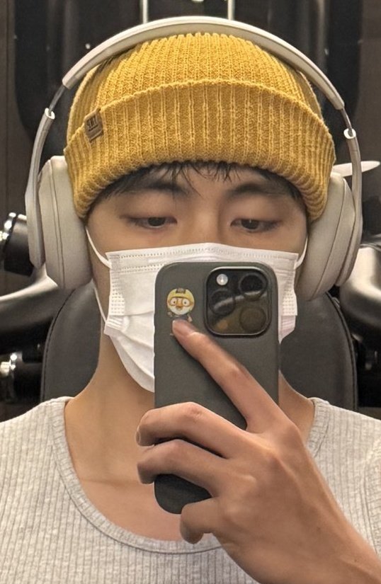 SuperTuna412's tweet photo. The sticker plss he's so cuteee https://t.co/ArdbCMD7UH