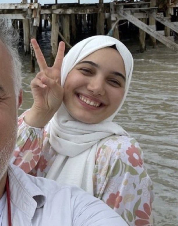 ATAISIK__'s tweet photo. Solda Kerem Kınık’ın kızı Zehra Kınık, arabasıyla bir genci öldürdü, asli kusurlu olmasına rağmen tutuklanmadı serbest bırakıldı.

Sağda 16 milyonun belediye başkanı Ekrem İmamoğlu tutuklandı. https://t.co/RhJ0th417T