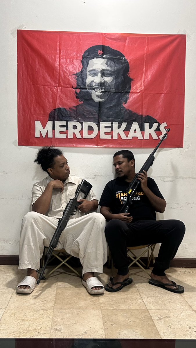 Kalau ada yang butuh, ready stock ini.