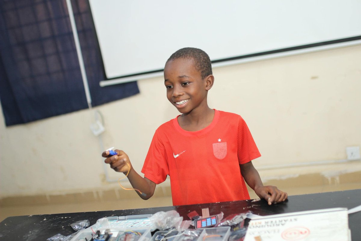 sunnahtechlab's tweet photo. Dear parents, as you get new Sallah clothes for your kids, consider adding a laptop too. Style and knowledge make the perfect gift. Invest in their future! #Sallah #SmartGift https://t.co/sA5vKVKpSt