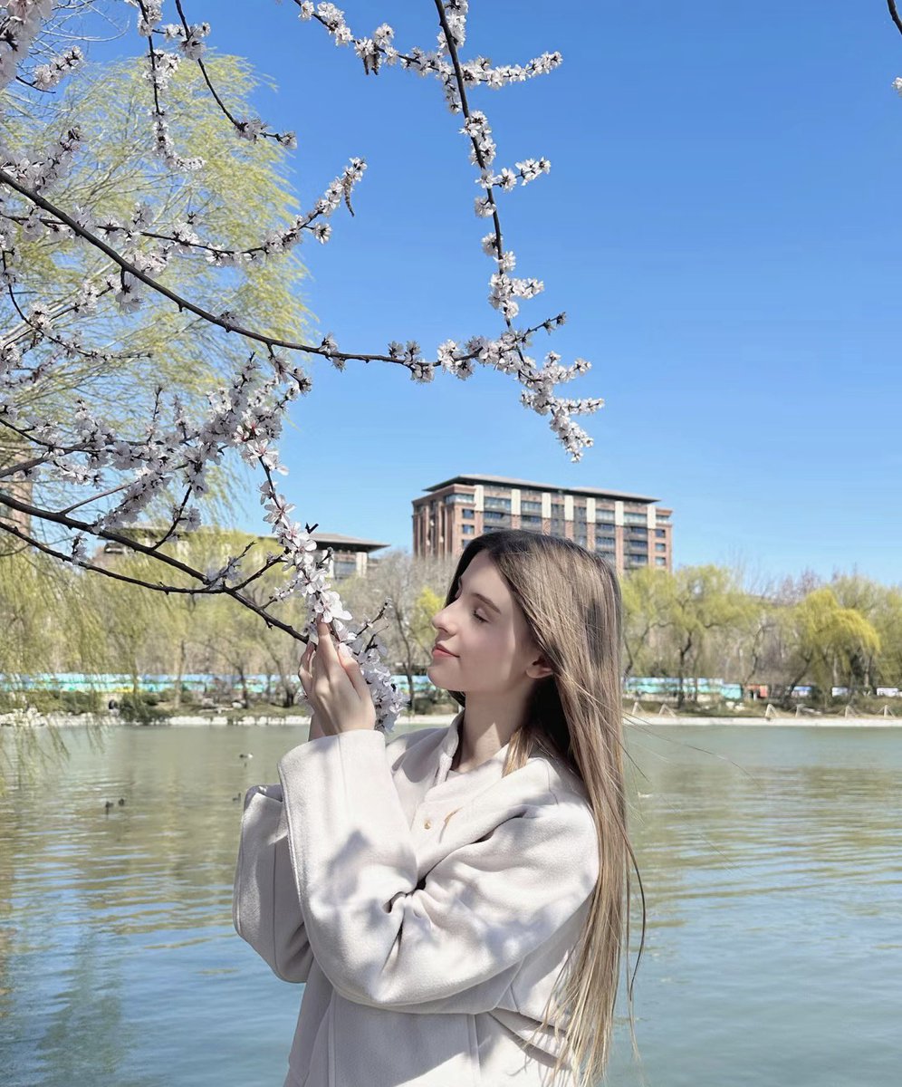 Christophe15320's tweet photo. This is the most beautiful spring in my life. https://t.co/5oOXlsHTNE