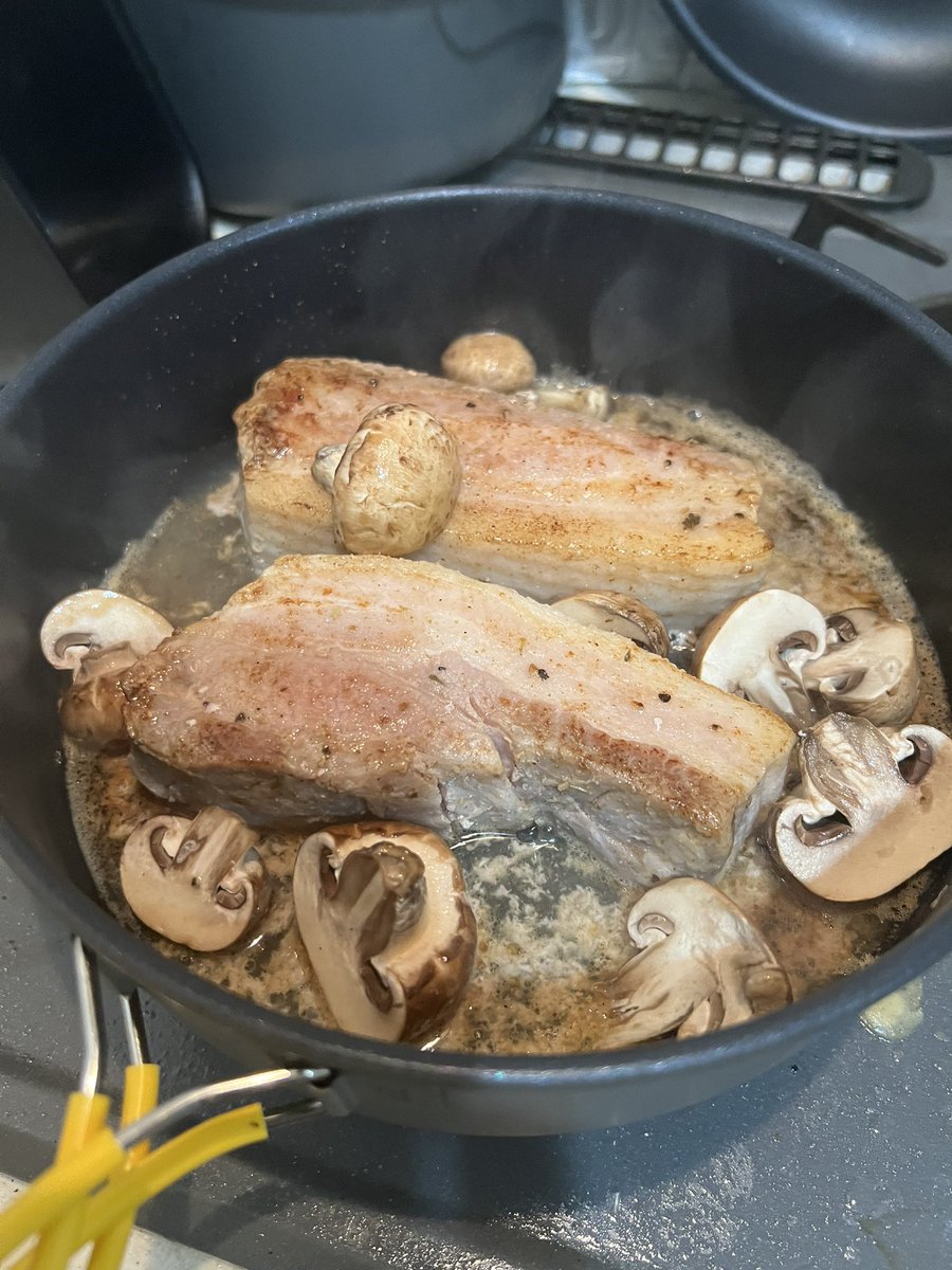 うみなり tweet media