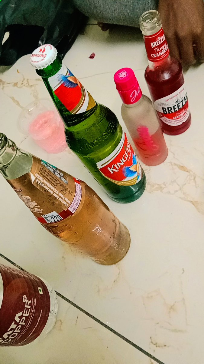 gunapspk12's tweet photo. Chalu koemchem ekkuva tagandi 🫠🫠❣️❤️ #summer #watter #Drinks https://t.co/uPVNr3VKUJ