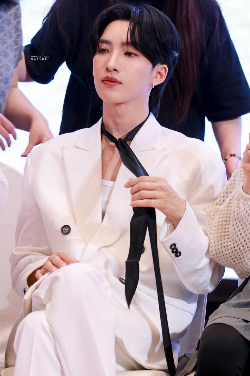 Octoberrr11's tweet photo. เซี่ยงไฮ้ให้โนอึลกินอะไร 🤧

@Noeul_lee6 
NOEUL IN SHANGHAI
#Noeul1stFansignShanghai
#MagentaBoy #Noeulnuttarat #BoNoh https://t.co/9kOrB4qI2B