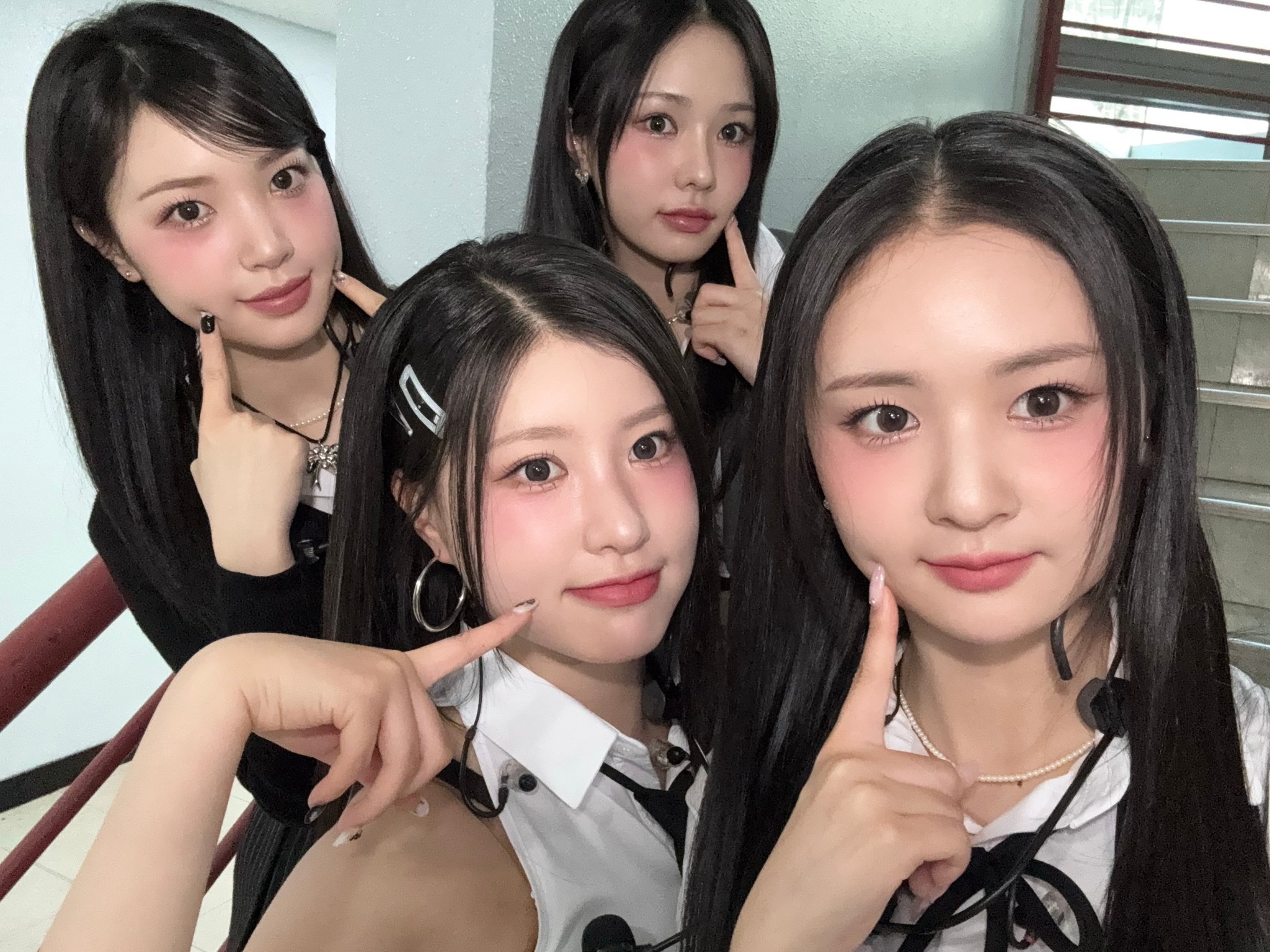 GmtedD8bcAAJjm7?format=jpg&name=large