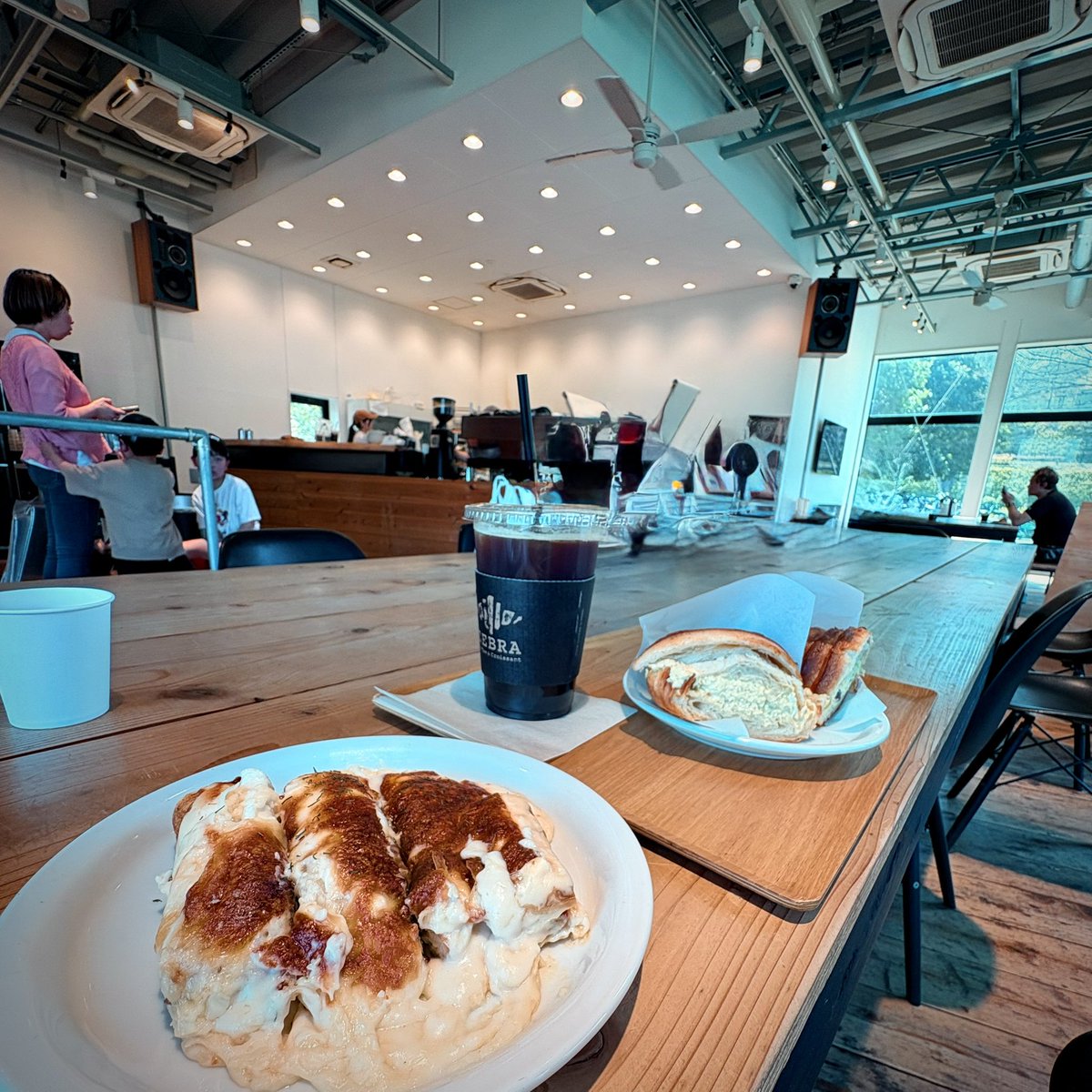 norikamba's tweet photo. 春を感じに外に出たら夏だった🤣
zebra coffeeのクロワッサンはやっぱり美味しい😋今度はデザート系を食べてみたい。
#zebracoffee
#くじら橋
#fiat500e https://t.co/X35LPTwJpq