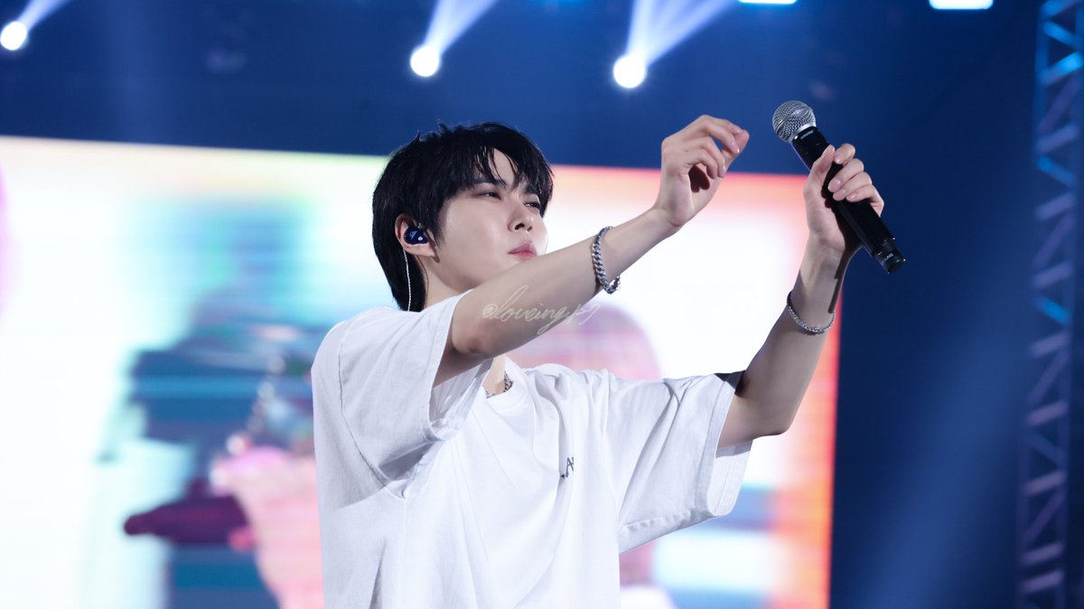 loving_127's tweet photo. 250322 NCT127 in Taiwan 태만
🔭(ᓀ‸ᓂ)✨
#doyoung #도영
#nct127 https://t.co/MMhW8PQgWv