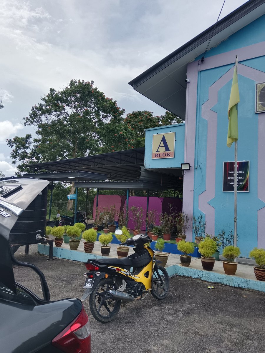 Jim Strummer tweet media