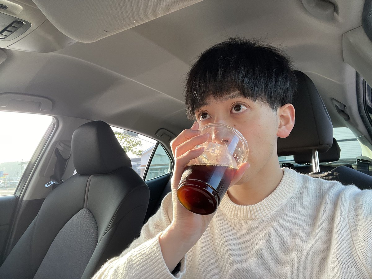 Japan47868181's tweet photo. セブンイレブンのコーヒーを飲みながら
車の中でゆっくりする時間が好き https://t.co/3gTEzfvRyg